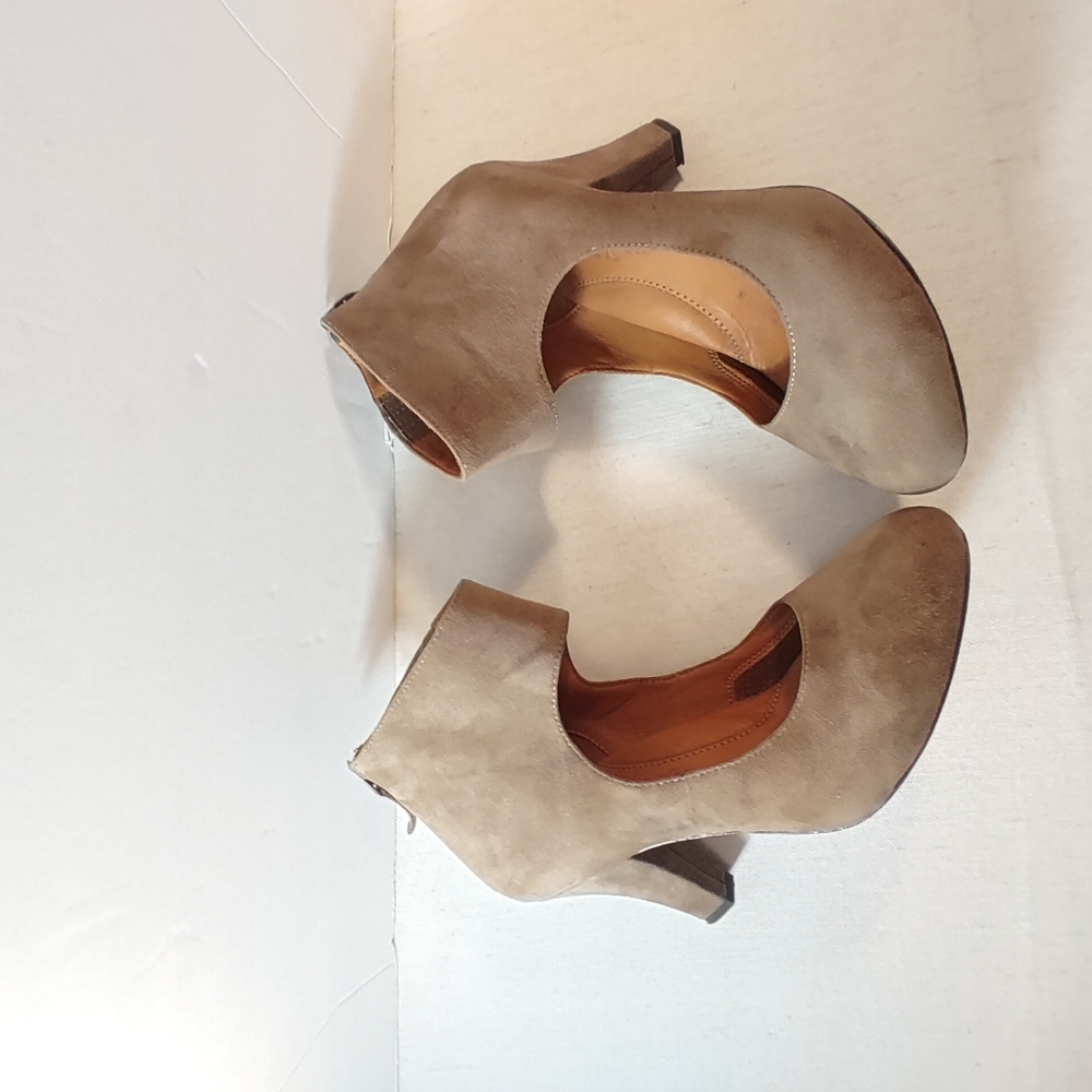 Gentle Souls Tan Suede Heeled Shoes - Picture 5 of 15